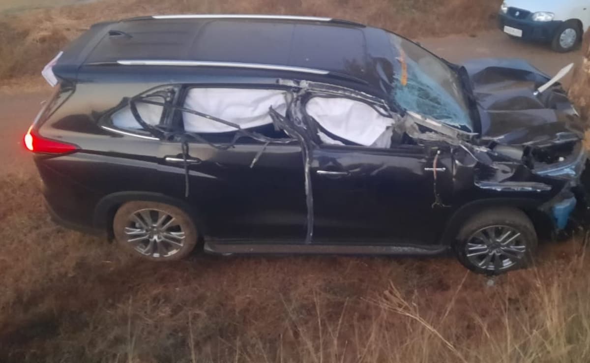 Karnataka Minister's Toyota Innova Crashes Into Tree, Was Avoiding Dog